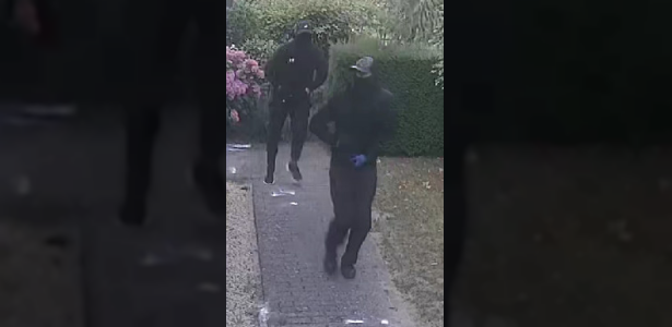 Politie verspreidt beelden van verdachten overval woning in Filmwijk