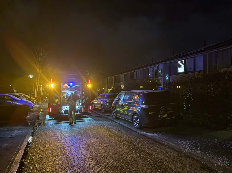 Explosie veroorzaakt brand bij woning in Seizoenenbuurt