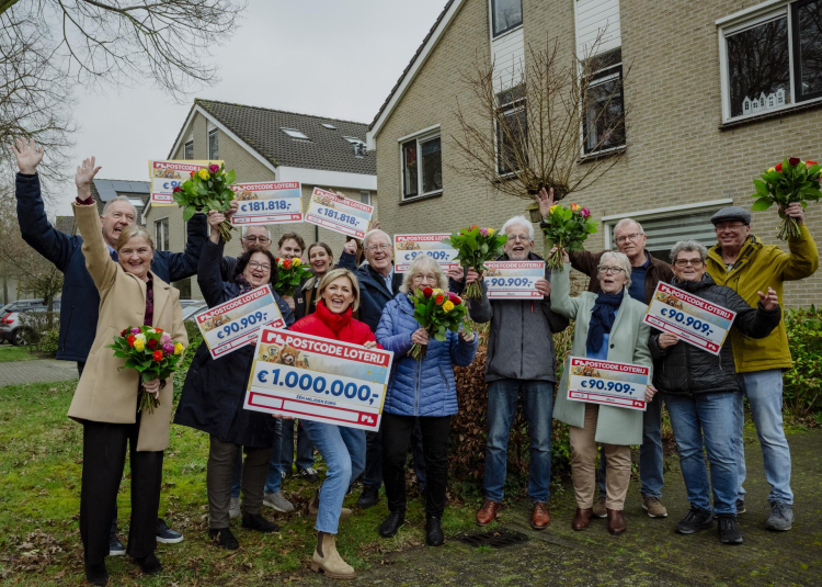 Postcode Loterij deelt miljoen euro uit in Almere: inwoners uit Waterwijk vallen in de prijzen