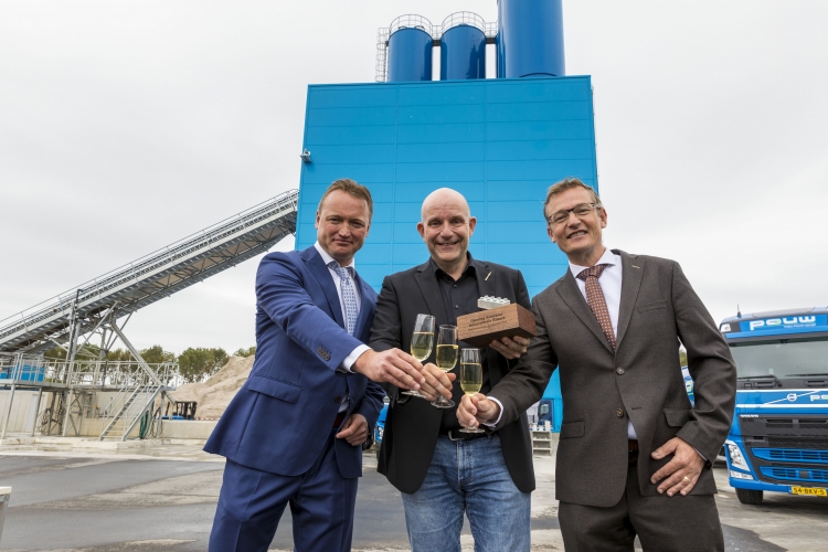 Duurzame betoncentrale geopend in Almere