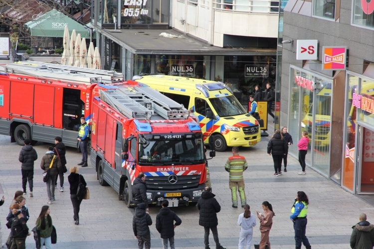 Big Bazar in Almere Stad ontruimd na brand