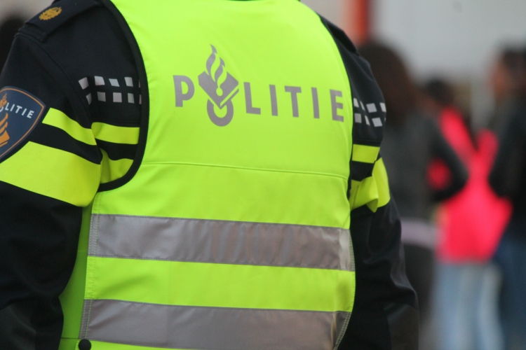 Politie zoekt getuigen van poging straatroof in centrum Almere Buiten