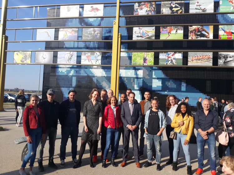 Walk of Fame voor Almeerse sporters onthuld door wethouder