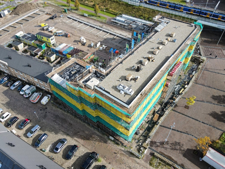 Hoogste punt bereikt van nieuwe woontoren in Almere Poort