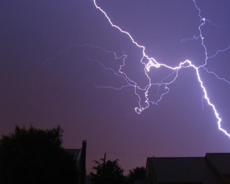 Code geel vanwege onweersbuien, windstoten, veel neerslag en hagel