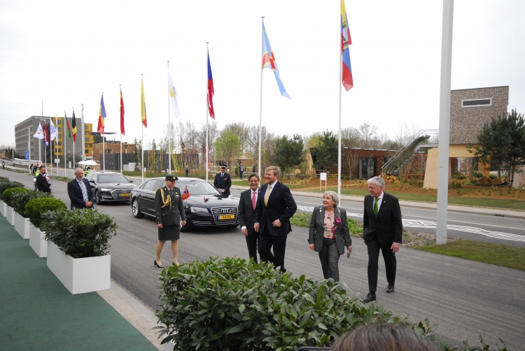 Foto's: koning Willem-Alexander opent Floriade in Almere