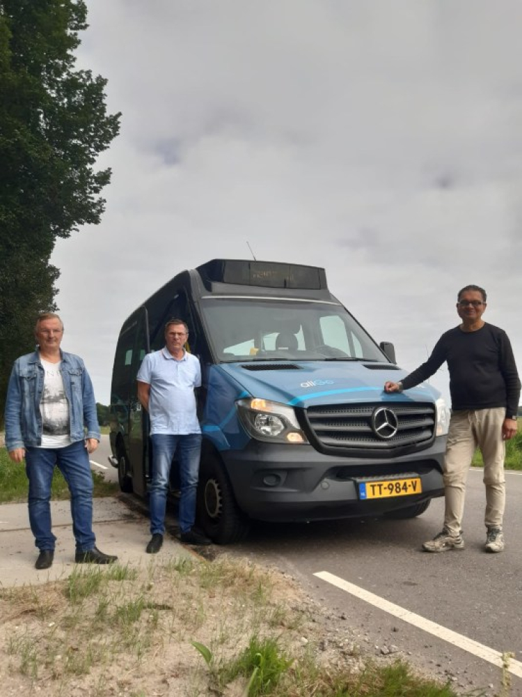 Nieuwe buurtbus 28 van start in Almere Hout