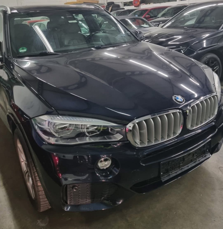 Vier gestolen auto’s gevonden in loods Almere Haven