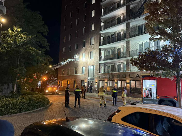 Flat deels ontruimd bij brand op tweede etage in Almere Buiten