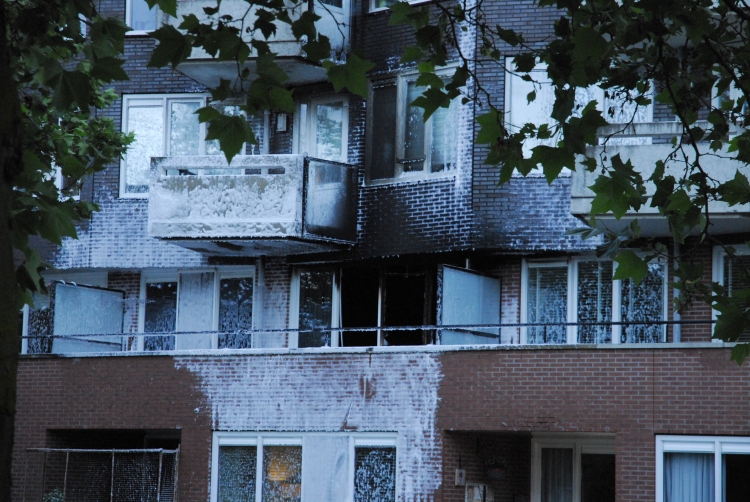 [Foto's] Woning uitgebrand in Tussen de Vaarten