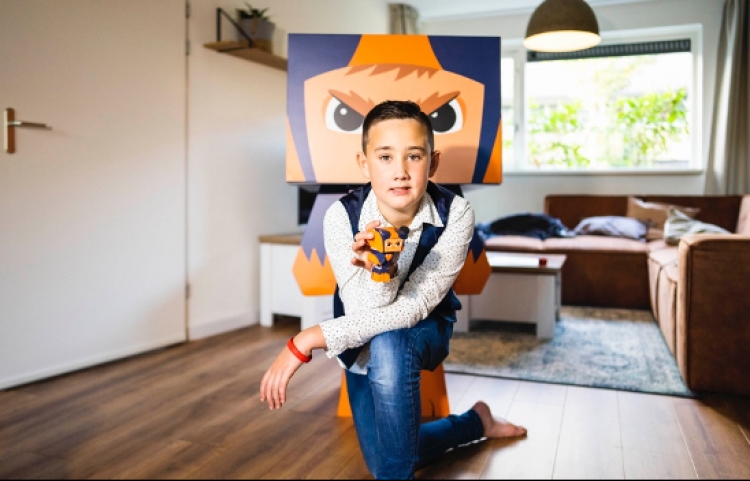Almeerse Olivier (10) met dubbele hartafwijking krijgt eigen superheld