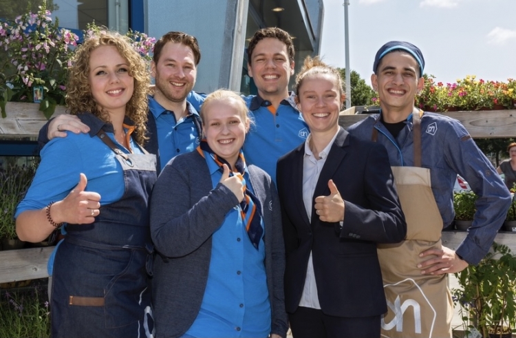 Vertrouwd winkelteam in gloednieuwe Albert Heijn Almere Salsa