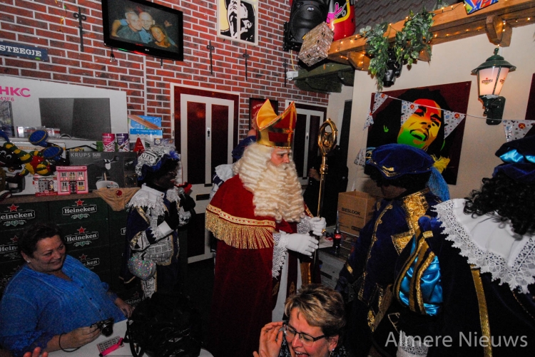 [Foto's] Tweede editie Sinterklaasbingo in Almere Buiten wederom groot succes