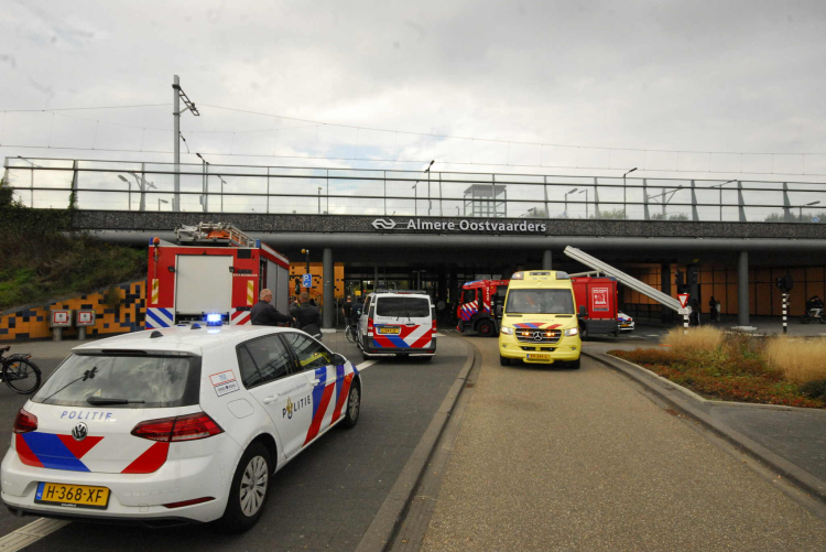 [Update] Geen treinen tussen Almere Oostvaarders en Lelystad door aanrijding, persoon met spoed overgebracht naar ziekenhuis