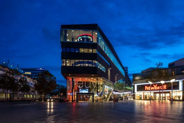Vrouwen voelen zich onveilig in centrum Almere Stad: burgemeester kondigt extra maatregelen aan