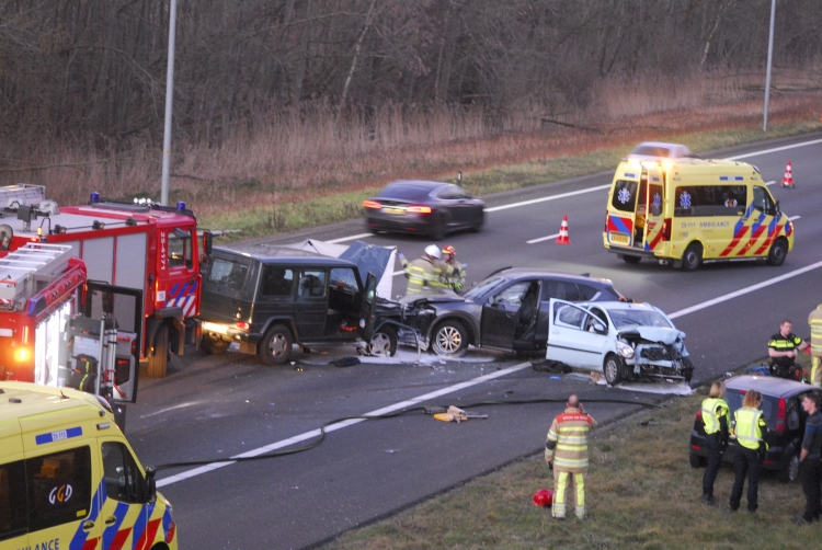 Ongeluk op A6: 1 dode, enkele rijstroken afgesloten