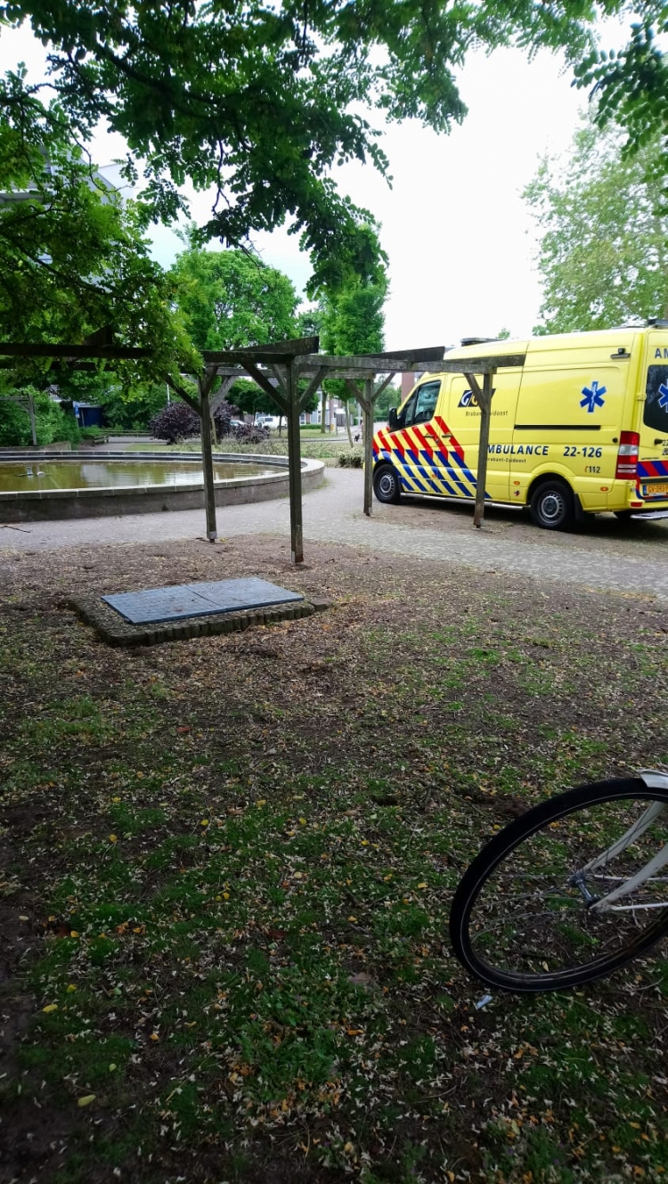 Dakdekker redt drenkeling uit water Diemenstraat